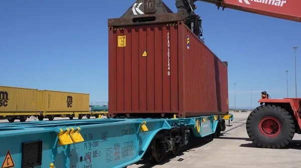 Bakan Uraloğlu duyurdu! 127 yeni nesil milli yük vagonu raylara indirildi